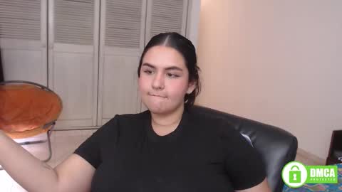 Snapshot of baddie_maddie_ chatting on January 13, 4:23 pm want custom text me through my snap 3 online show from January 13, 4:23 pm