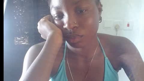 Snapshot of baddiebitchx chatting on May 2, 12:21 pm baddiebitchx online show from May 2, 12:21 pm