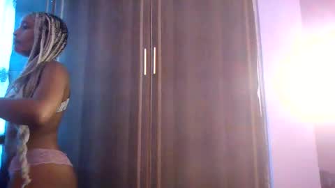 Snapshot of badgalheloves chatting on May 25, 5:35 am badgalheloves online show from May 25, 5:35 am