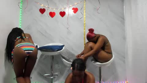 Snapshot of badgirls_000 chatting on February 8, 2:27 pm candy and dayan online show from February 8, 2:27 pm