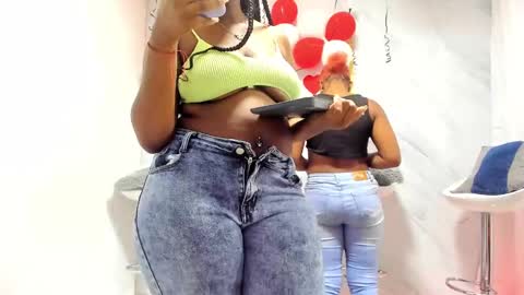 Snapshot of badgirls_000 chatting on February 20, 11:20 am candy and dayan online show from February 20, 11:20 am