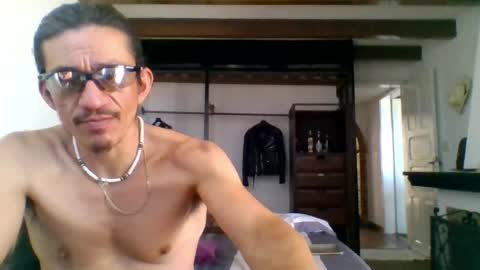 Snapshot of badhombremx chatting on April 25, 7:22 pm Mexican livin Off the Wall online show from April 25, 7:22 pm