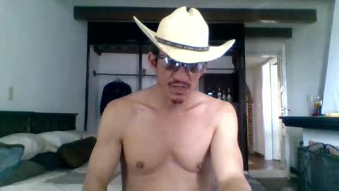 Snapshot of badhombremx chatting on April 27, 6:50 pm Mexican livin Off the Wall online show from April 27, 6:50 pm