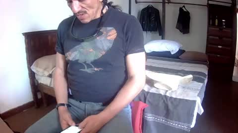 Snapshot of badhombremx chatting on May 1, 7:29 pm Mexican livin Off the Wall online show from May 1, 7:29 pm