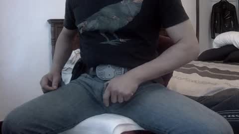 Snapshot of badhombremx chatting on May 2, 1:38 pm Mexican livin Off the Wall online show from May 2, 1:38 pm