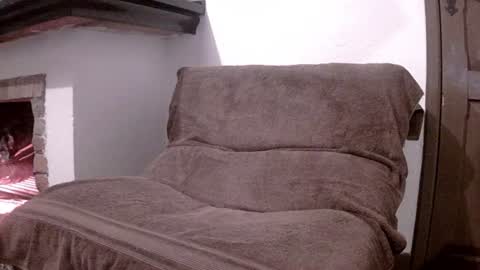 Snapshot of badhombremx chatting on June 15, 5:53 am Mexican livin Off the Wall online show from June 15, 5:53 am