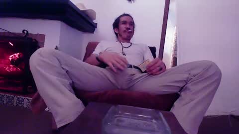 Snapshot of badhombremx chatting on July 19, 2:37 am Mexican livin Off the Wall online show from July 19, 2:37 am