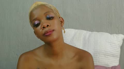 Lily online show from November 11, 12:05 pm