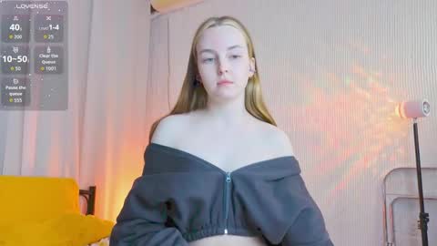 Snapshot of bae_cake_ chatting on April 20, 4:54 pm Alice online show from April 20, 4:54 pm