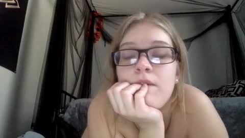 baeblondie online show from February 25, 3:05 pm