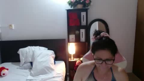 Snapshot of bailarina_atrevida chatting on September 28, 12:49 am sandra online show from September 28, 12:49 am