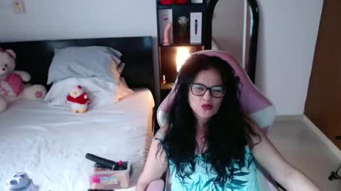 Snapshot of bailarina_atrevida chatting on November 6, 12:06 pm sandra online show from November 6, 12:06 pm