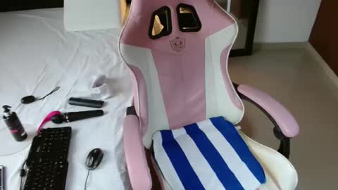 sandra online show from April 16, 1:56 pm