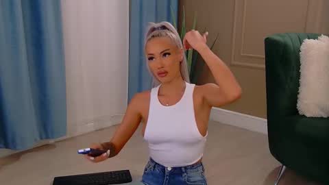 Snapshot of bailey_rush chatting on September 29, 1:16 pm bailey_rush online show from September 29, 1:16 pm