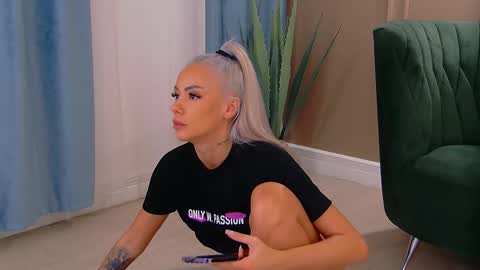 Snapshot of bailey_rush chatting on October 10, 4:50 pm bailey_rush online show from October 10, 4:50 pm