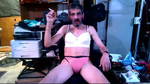 Snapshot of balddickstroking chatting on December 16, 2:22 pm balddickstroking online show from December 16, 2:22 pm