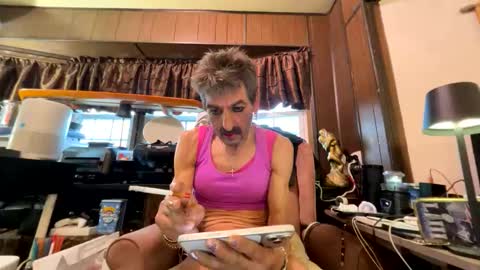 Snapshot of balddickstroking chatting on April 15, 10:55 am balddickstroking online show from April 15, 10:55 am