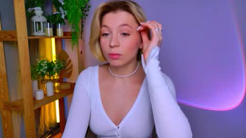 Elly online show from February 25, 3:38 am