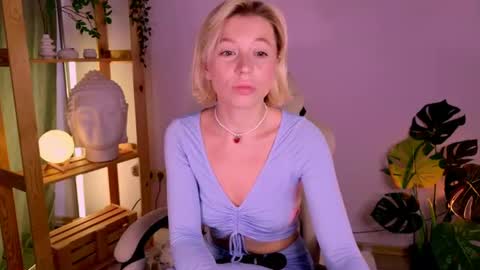 Snapshot of balerinacappuccino_ chatting on July 1, 3:30 am Elly online show from July 1, 3:30 am