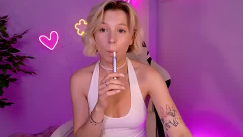 Snapshot of balerinacappuccino_ chatting on July 10, 10:07 am Elly online show from July 10, 10:07 am