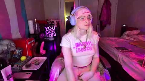 Snapshot of bambibimbosparkles chatting on April 25, 4:15 am Bambi Sparkles TS online show from April 25, 4:15 am