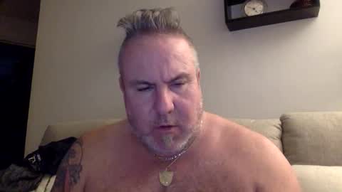 Snapshot of banana5289 chatting on March 3, 9:53 pm banana5289 online show from March 3, 9:53 pm