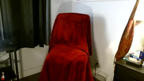 Snapshot of banananutzd chatting on June 3, 6:27 am trillion online show from June 3, 6:27 am