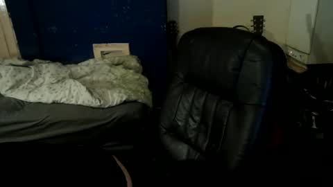 Snapshot of bangintoleather chatting on April 20, 1:08 am bangintoleather online show from April 20, 1:08 am