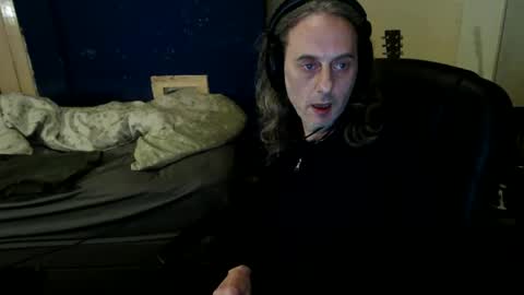 Snapshot of bangintoleather chatting on April 23, 2:13 am bangintoleather online show from April 23, 2:13 am