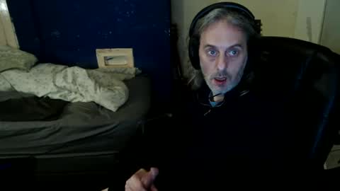 Snapshot of bangintoleather chatting on May 6, 2:19 am bangintoleather online show from May 6, 2:19 am