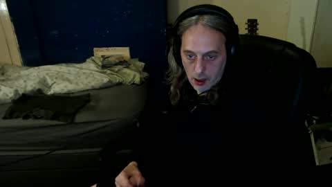 Snapshot of bangintoleather chatting on May 9, 3:01 am bangintoleather online show from May 9, 3:01 am