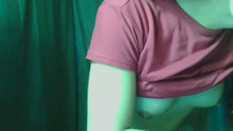 Snapshot of baninay810654 chatting on February 13, 10:28 pm baninay810654 online show from February 13, 10:28 pm