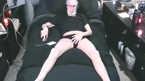 BANJOEY online show from April 16, 2:01 am