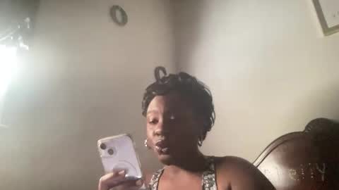 Snapshot of bankofchell chatting on April 23, 8:22 pm Chelly online show from April 23, 8:22 pm