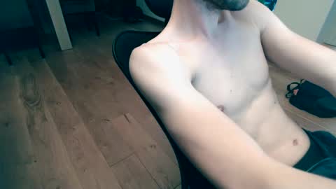 Snapshot of banzal chatting on December 5, 3:28 pm banzak online show from December 5, 3:28 pm