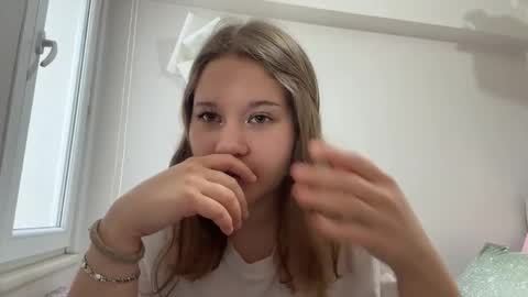 Snapshot of baosznejkowski chatting on May 9, 3:28 pm Sumi online show from May 9, 3:28 pm