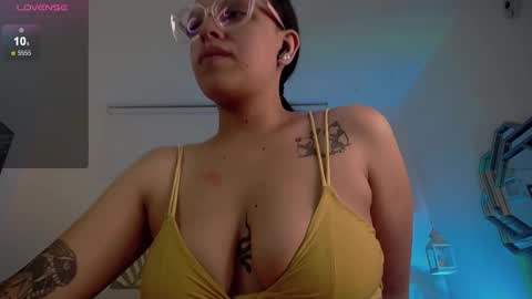 Snapshot of barbara_muller chatting on October 15, 1:33 pm barbara_muller online show from October 15, 1:33 pm