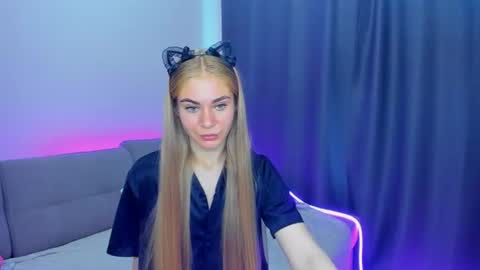 Snapshot of barbarachic chatting on June 27, 12:10 pm BarbaraChic online show from June 27, 12:10 pm