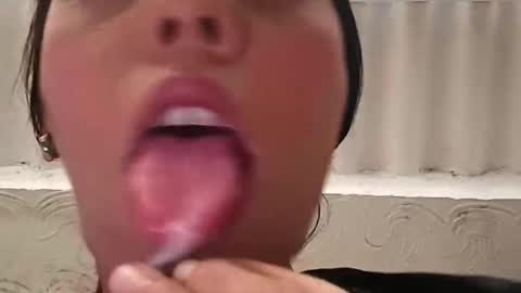 Snapshot of barbi_boobs chatting on April 19, 1:54 pm barbi_boobs online show from April 19, 1:54 pm