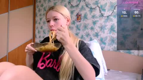Snapshot of barbie_angel_ chatting on April 8, 11:54 am Barbie online show from April 8, 11:54 am