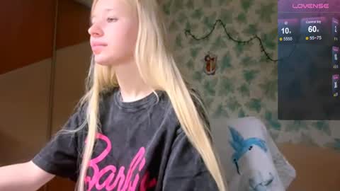 Snapshot of barbie_angel_ chatting on April 10, 4:23 pm Barbie online show from April 10, 4:23 pm