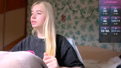 Snapshot of barbie_angel_ chatting on April 11, 3:38 pm Barbie online show from April 11, 3:38 pm