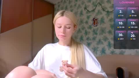 Snapshot of barbie_angel_ chatting on April 17, 4:43 pm Barbie online show from April 17, 4:43 pm