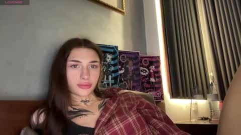 Snapshot of barbie_bi chatting on December 27, 11:17 am My name is Molly. Please say hello I like talking to you. If you have any wishes or obscene desires please use the tip menu online show from December 27, 11:17 am