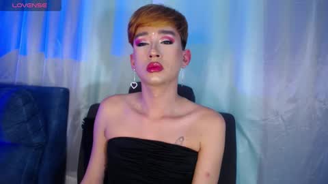 Snapshot of barbie_boy_ chatting on January 27, 10:38 am I work from home this is my room 3 online show from January 27, 10:38 am