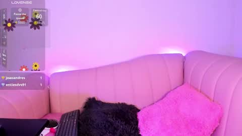 Snapshot of barbie_boy_ chatting on November 15, 8:44 am I work from home this is my room 3 online show from November 15, 8:44 am