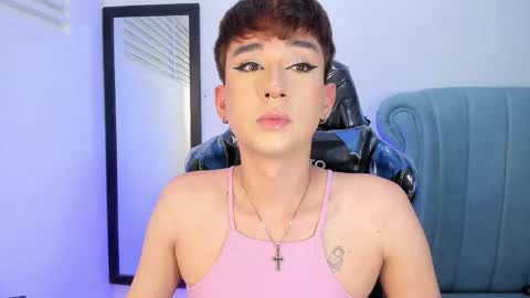 Snapshot of barbie_boy_ chatting on February 18, 7:48 am I work from home this is my room 3 online show from February 18, 7:48 am