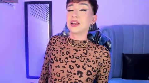 Snapshot of barbie_boy_ chatting on February 20, 7:21 am I work from home this is my room 3 online show from February 20, 7:21 am