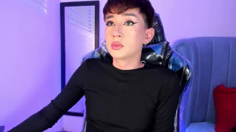 Snapshot of barbie_boy_ chatting on February 21, 1:56 pm I work from home this is my room 3 online show from February 21, 1:56 pm