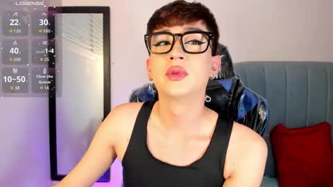 Snapshot of barbie_boy_ chatting on February 22, 9:41 am I work from home this is my room 3 online show from February 22, 9:41 am